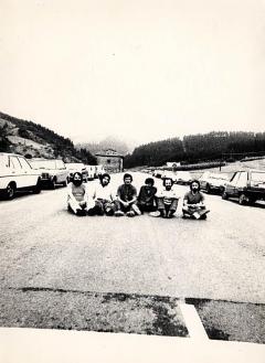 "Asfaltuko lorea" diskoa (1980) grabatu zuen taldea.