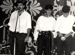 Joseba Tapia (ezkerrean) eta Kepa Junkera (eskuinean), 1988ko Trikitixa Txapelketan, Donostian.