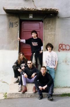 Leihotikan taldea (1998). 