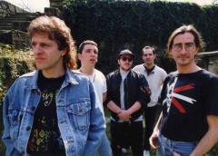 "Erraien iraultza" diskoa (1995) grabatu zuen taldea.