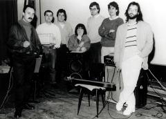 "Ganbara(tik)" diskoa (1989) grabatu zuen zazpikotea.