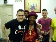 Rita Marleyrekin, Jamaikako Tuff Gong estudioan. Argazkia: Pierre Paparemborde